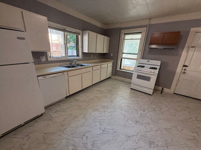 Photo - 1915 University Ave