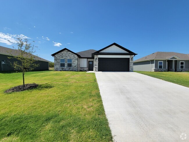 Building Photo - Gorgeous 3 BR/2 BA Home in Corsicana!