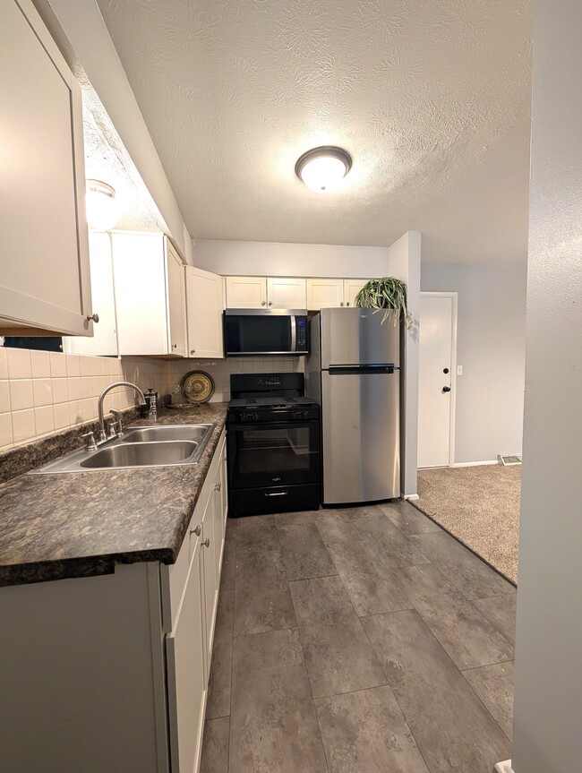 Building Photo - 501 S Francis St