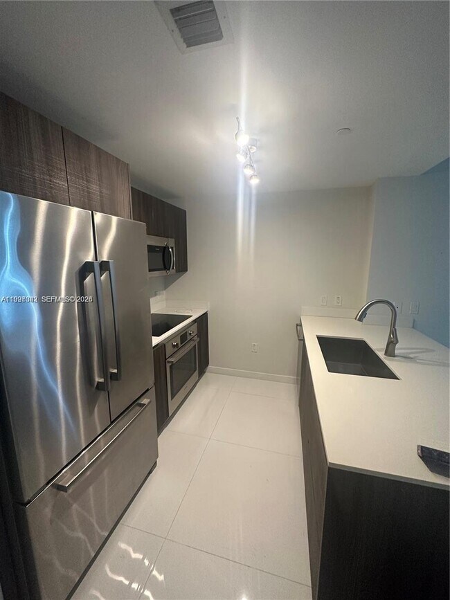 Photo - 488 NE 18th St Unidad 2005