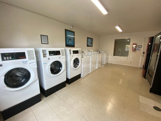 Photo - 3270 Del Monte Blvd Unit 82