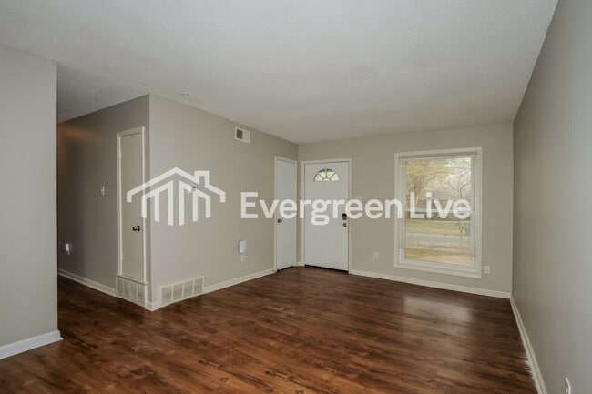 Photo - 473 Bradwood Ave