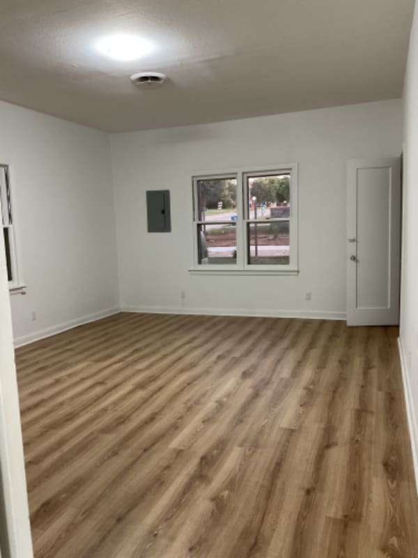 Photo - 608 Silas St