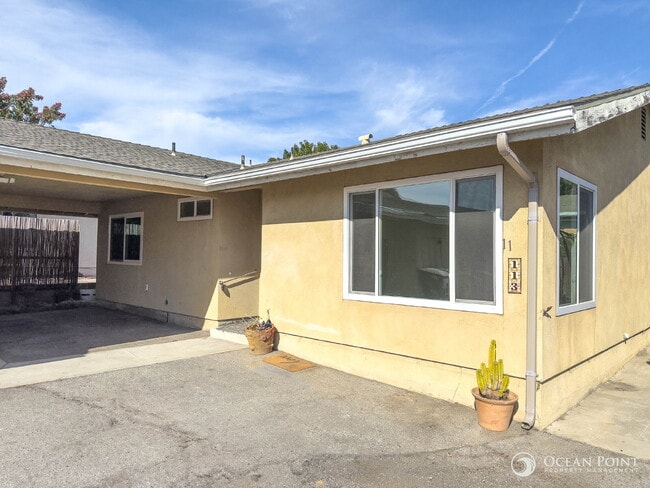 Building Photo - 2 Bedroom Duplex for Rent in Camarillo!