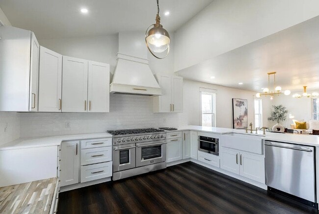 Photo - 1017 Thompson Pl NE