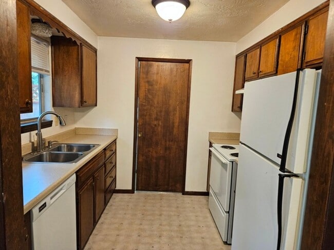Photo - 2349 SW Crestwood Ct Unit 1