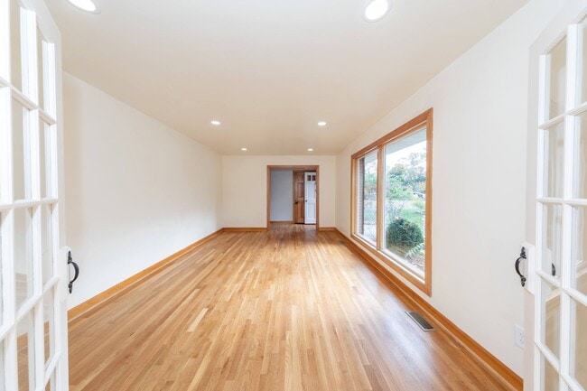 Photo - 107 Lorac Ct