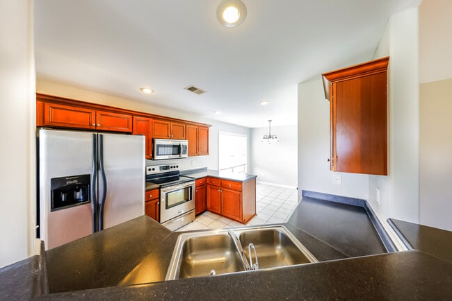 Photo - 105 Landings Way Dr
