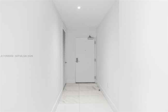 Photo - 700 NE 26th Terrace Unidad 2904