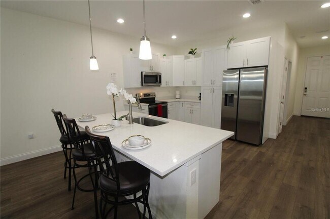 Photo - 821 Land Ave