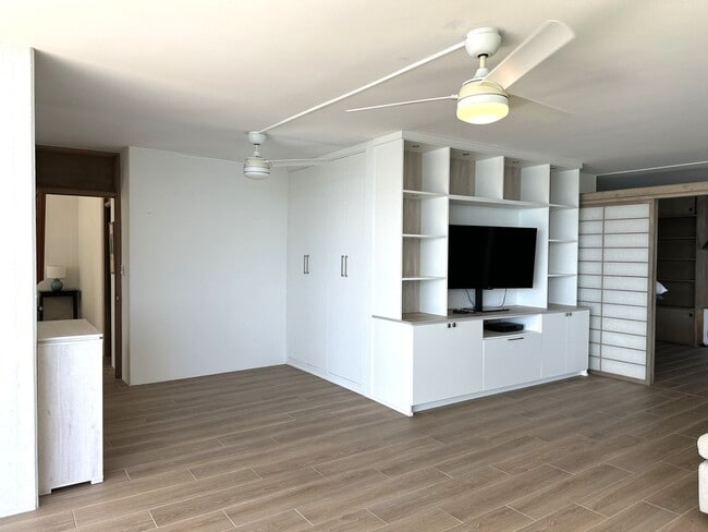 Photo - Gold Coast, Tropic Seas - 2BR/2BA/Street Parking Only