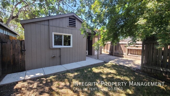 208 Lincoln St