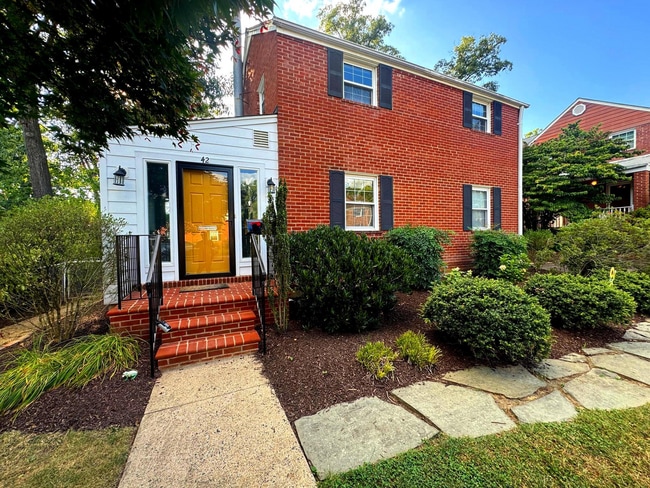 Building Photo - 42 S Park Dr