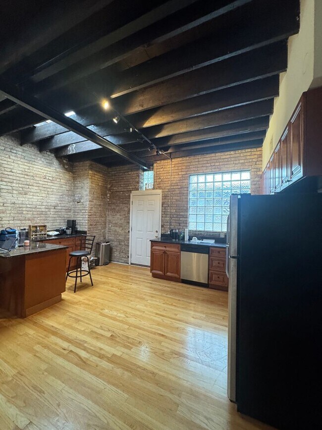 Photo - 916 W Belmont Ave Unit 916-2S