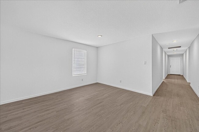 Photo - 1314 Lady Yoli St