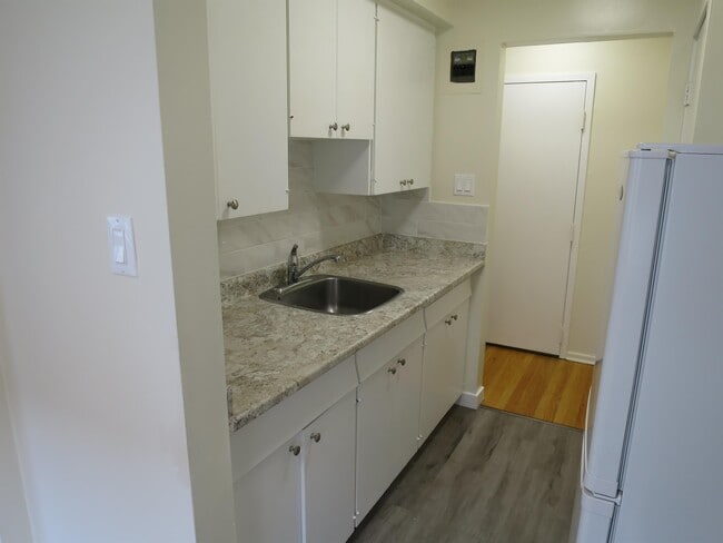 2150 Cadboro Bay Rd Unit 24