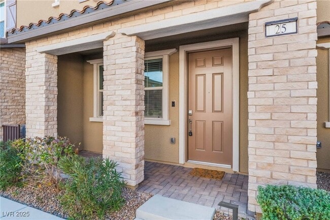 Photo - 25 Alamere Falls Dr