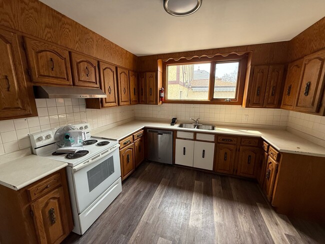 Photo - Room 4 - 38 Crown St Thunder Bay ON P7B 3J6