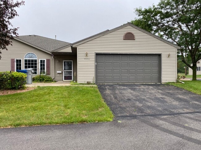 Building Photo - Beautiful 2-bedroom, 2-bathroom Townhome!