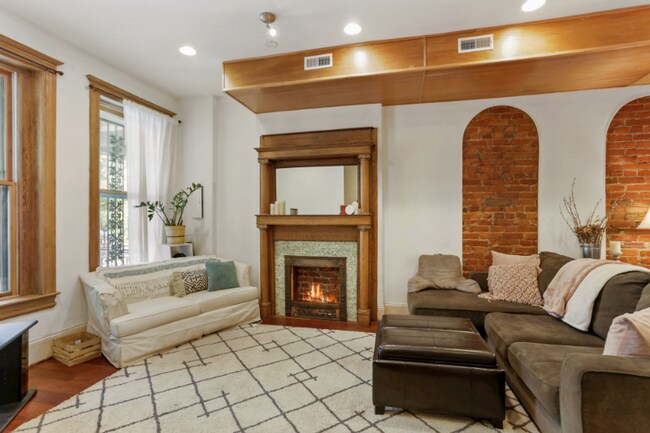 Photo - 1116 Monroe St NW