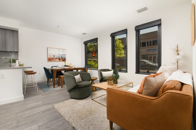 Photo - 855 W Madison St