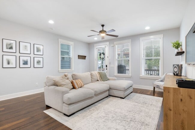 Photo - 3 Bedroom Inglewood Home