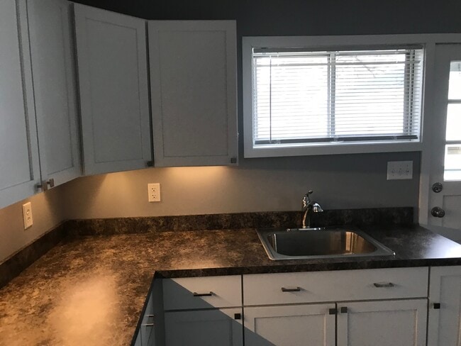 Completely redone kitchen with under cabinet lighting - 4204 Woodvale Dr