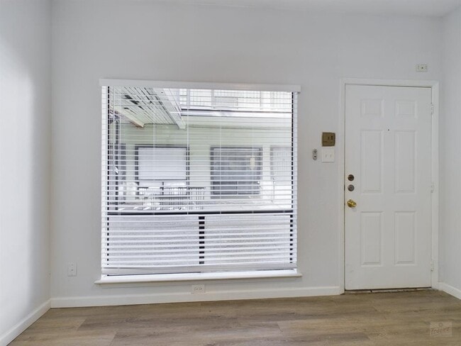 Photo - 2815 Rio Grande St Unit 112