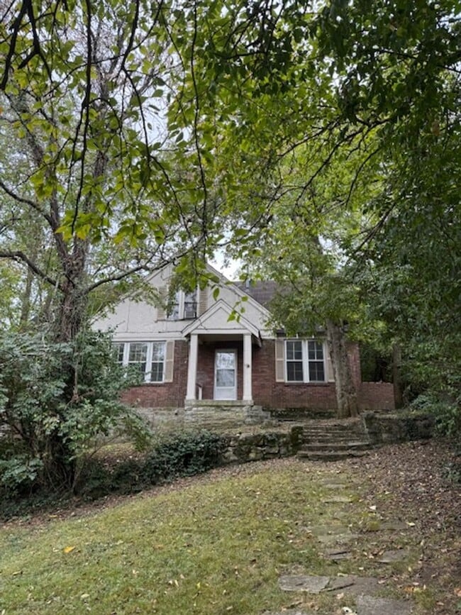 Building Photo - 1801 Ashwood Ave Unit 1