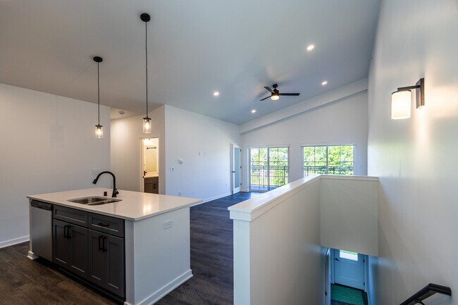 Photo - 1920 Edwards St Unit B