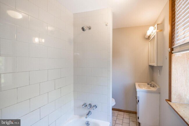 Photo - 734 S 9th St Unidad 4F