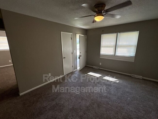 Building Photo - 5038 N Topping Ave