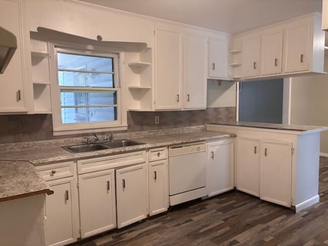 Photo - 2860 Charleston Dr