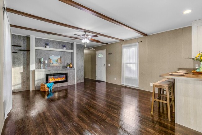 Building Photo - 211 Woodstock