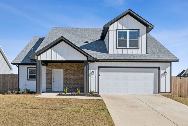 Building Photo - Move-in Special: 50% off second full month... Rental