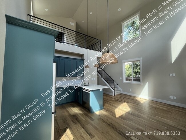 Photo - 839 E Willamette Ave