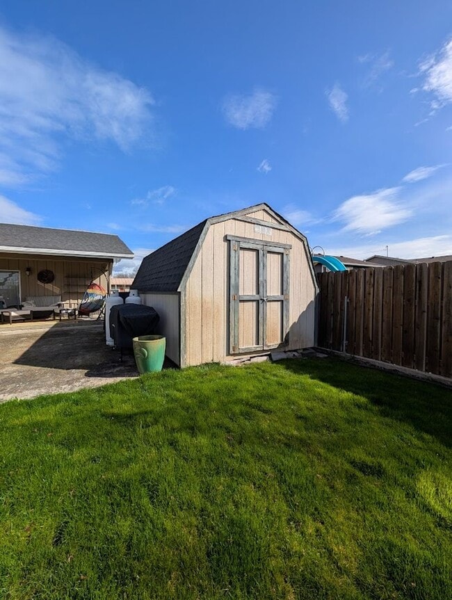 Photo - Huge Pet-Friendly Orchards House