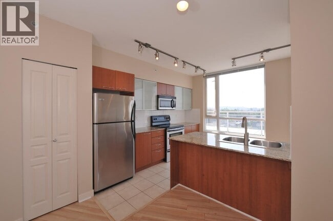 Photo - 4028 Knight St Unit 706