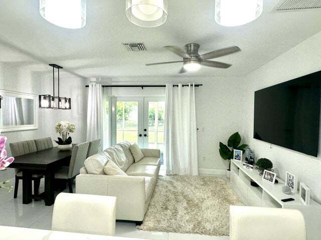 Photo - 121 Eider Ct