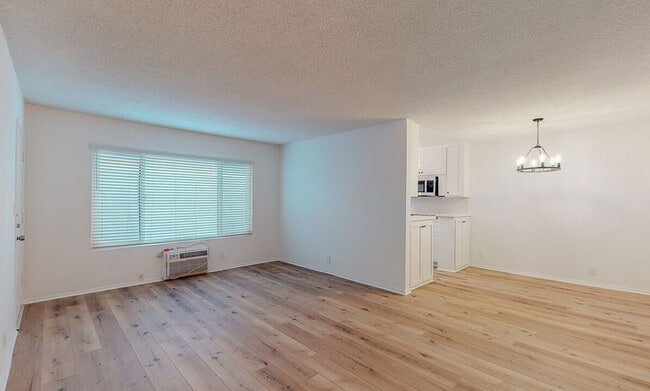 Photo - 1827 Manning Ave