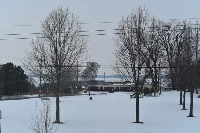 Photo - 947 W 3rd St