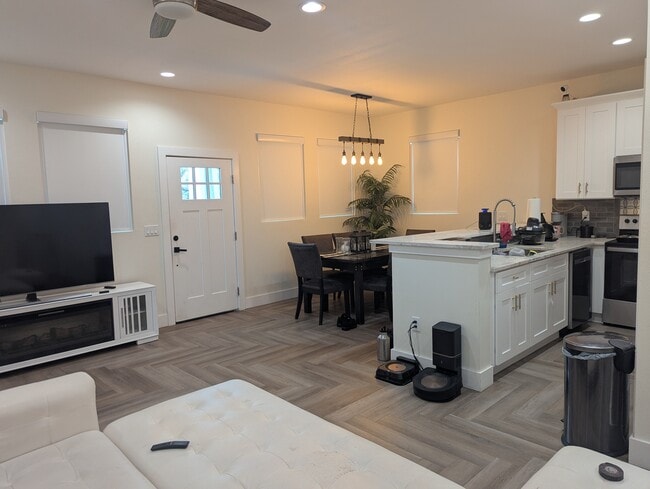 Photo - 8217 N Brooks St