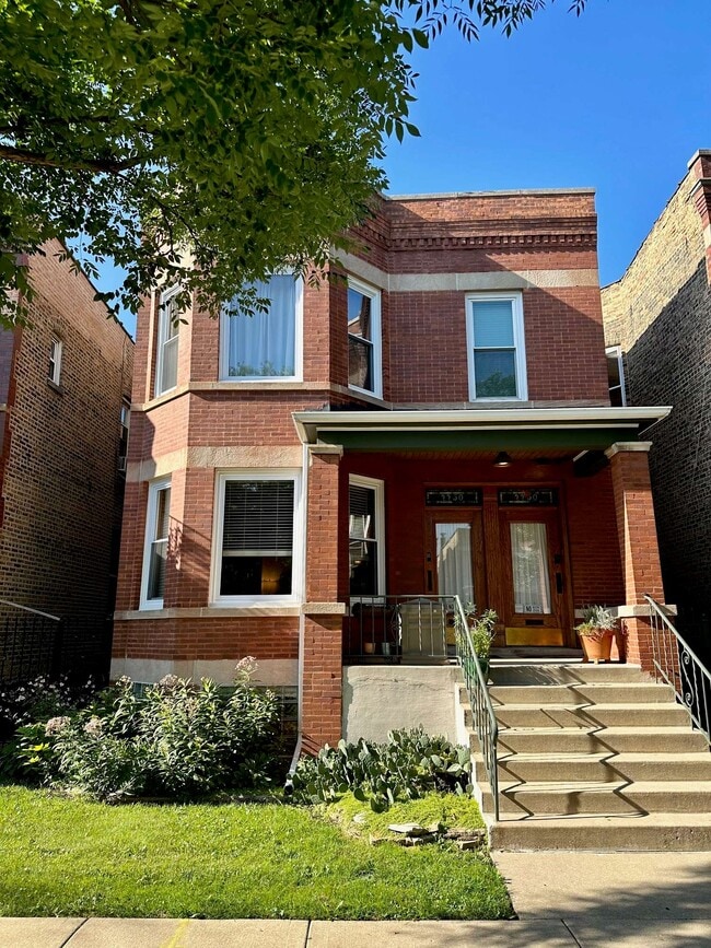 Exterior - 2250 W Addison St Unidad 1