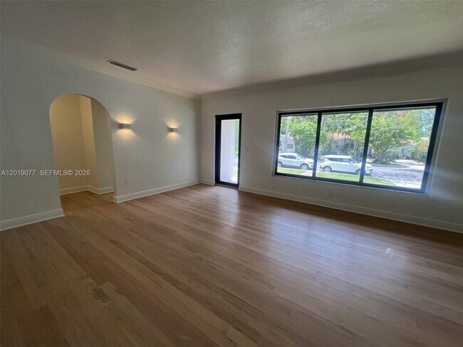 Photo - 2910 SW 2nd Ave