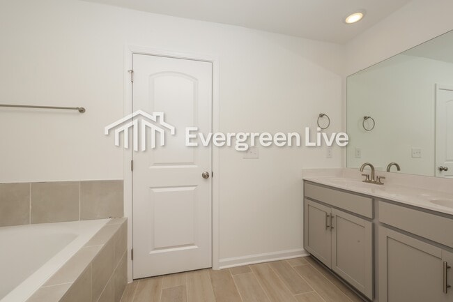 Photo - 806 Averitt Ln