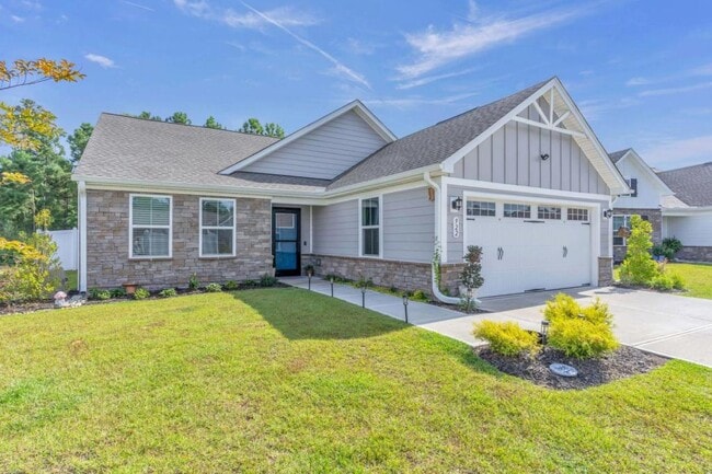 Building Photo - 922 Daylily Cir Rental