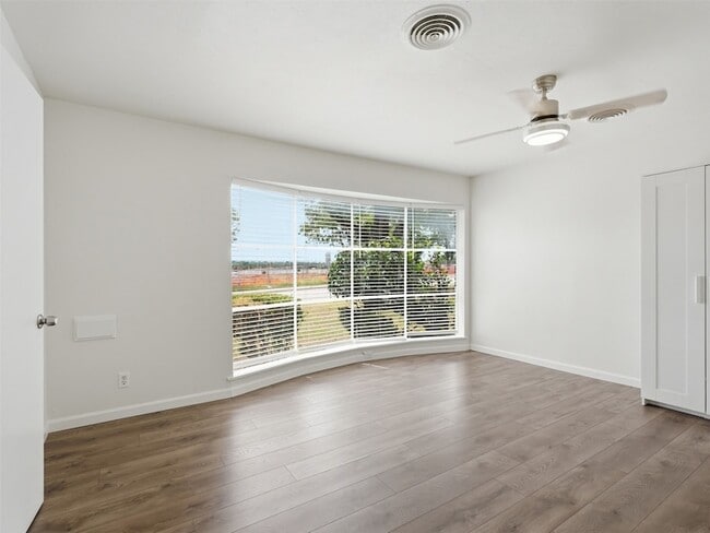 Photo - 2121 Canton Dr