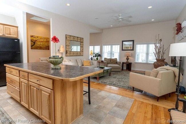 Photo - 143 E Main St