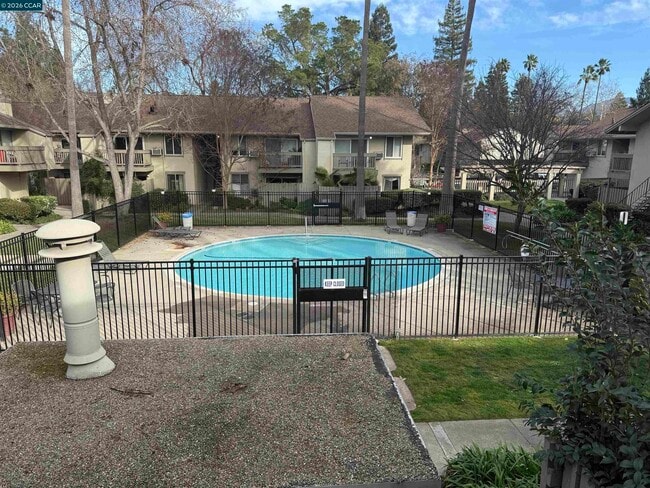 Building Photo - 2564 Walnut Blvd Unit 108