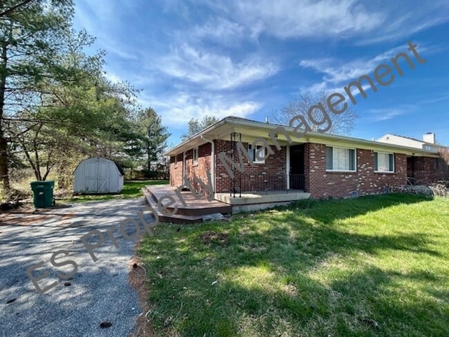 Building Photo - 2464/66 Tansel Rd - West Unit 2464 Tansel